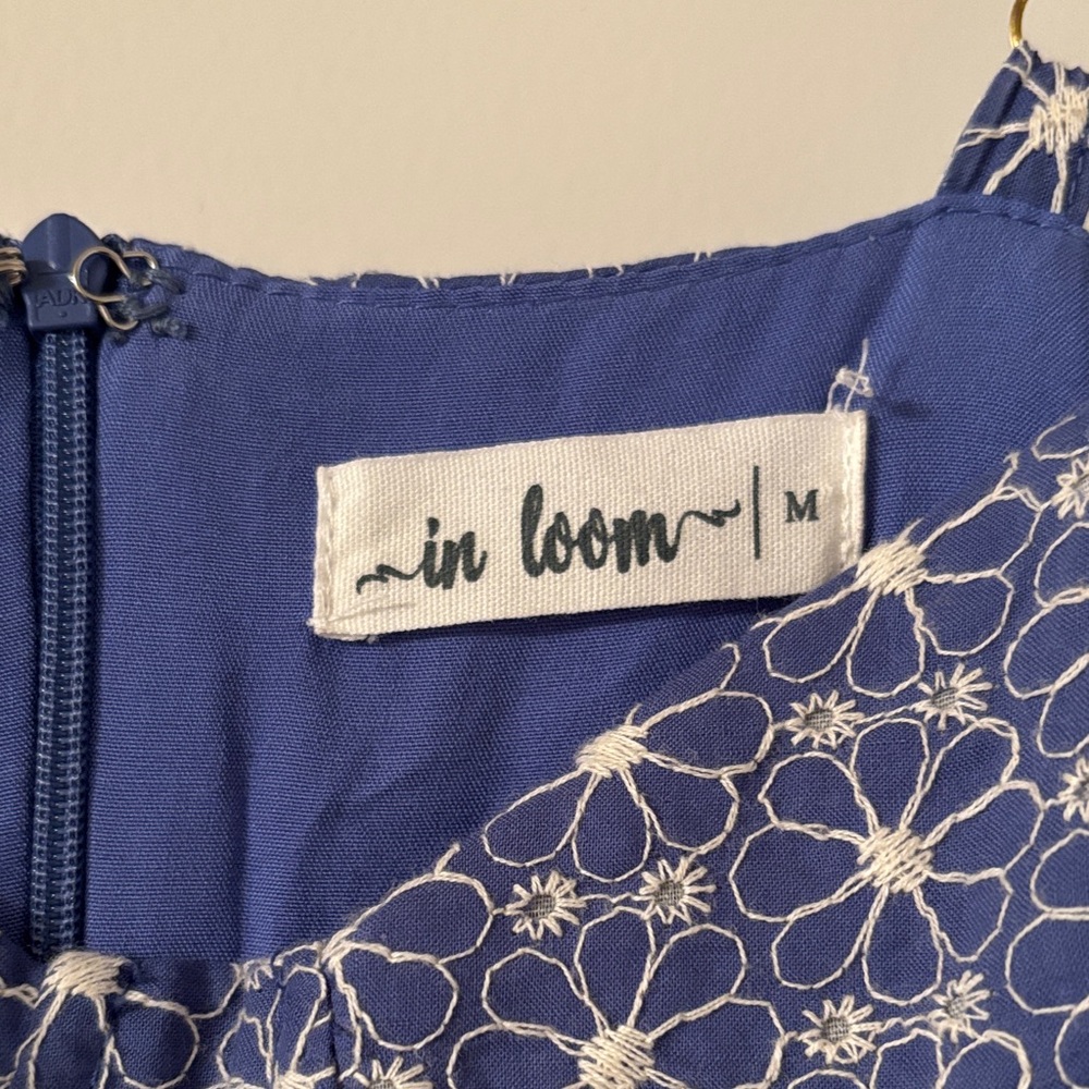 Chic Blue Patterned Midi Dress - Picture 5 of 5
